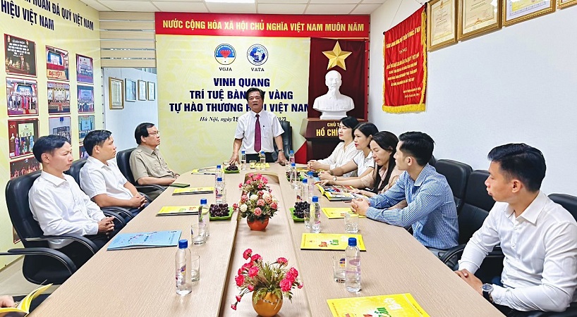 Viện Nghiên cứu và Phát triển Đạo Mẫu Việt Nam trao quyết định thành lập văn phòng đại diện và bổ nhiệm chức danh Phó Giám đốc
