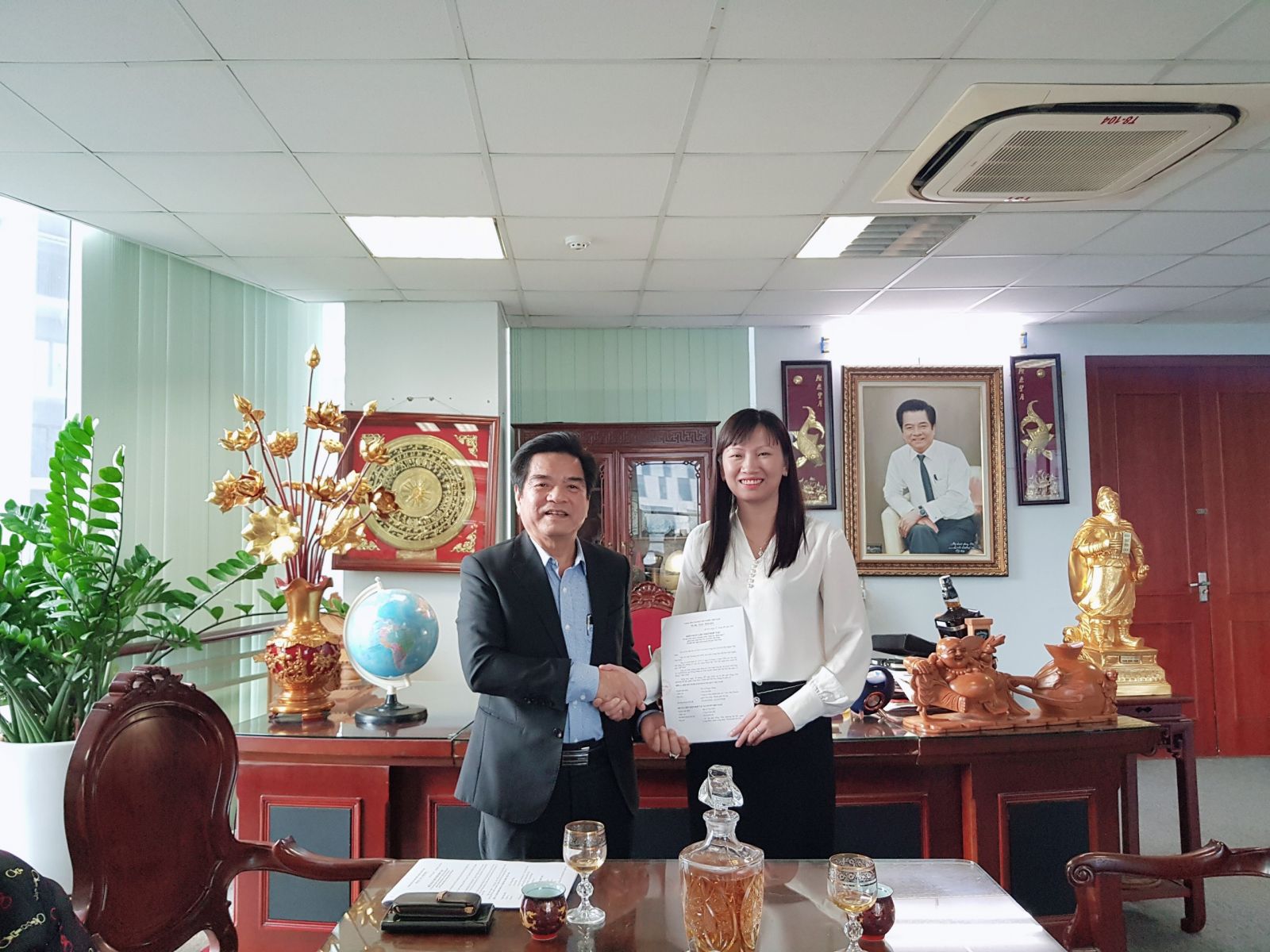 Lễ ký kết thỏa thuận hợp tác Hội Nghệ nhân và Thương hiệu Việt Nam và Liên hiệp hợp tác xã Việt Nam
